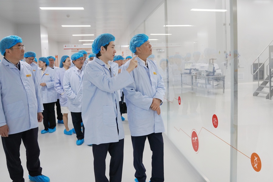 4.4月24日，調研組一行在正大天晴藥業(yè)集團調研 .jpg