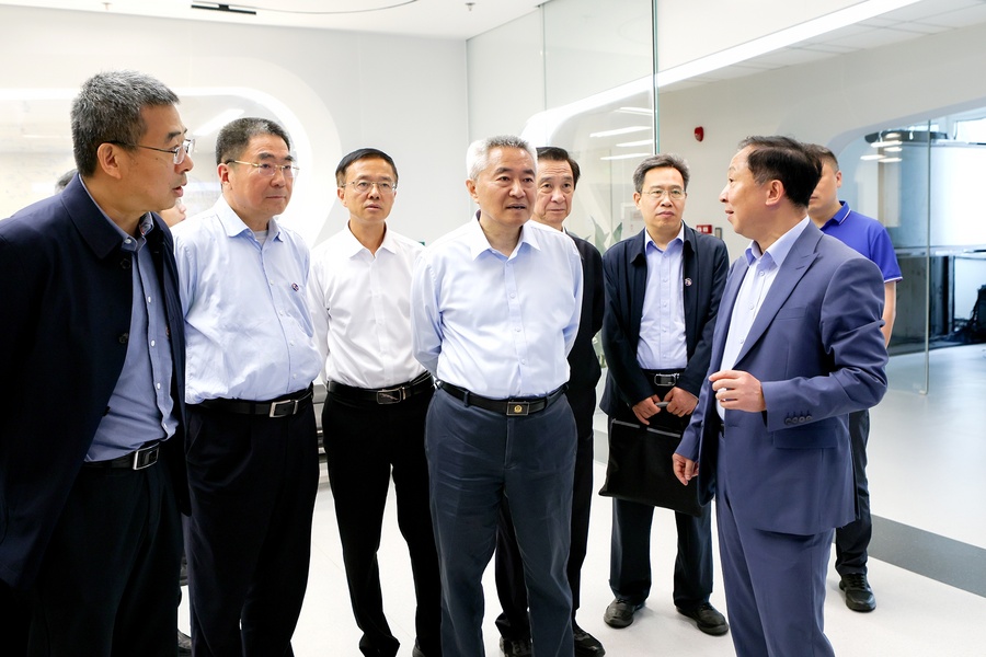 邵鴻調(diào)研港科大-2(2000px)(1).jpg