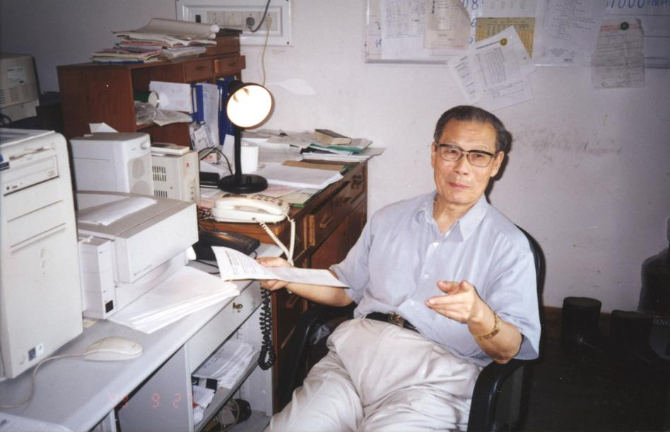 6.嚴東生工作照 來源丨中國科學家博物館.png