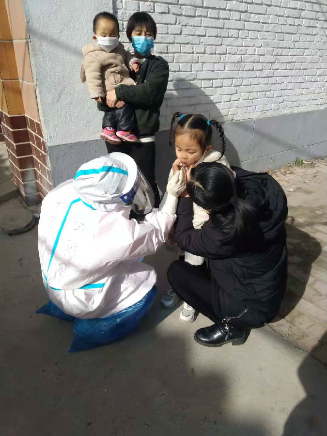 鏉庢垚鎭╂鍦ㄩ噰闆嗘牳閰告牱鏈?jpg