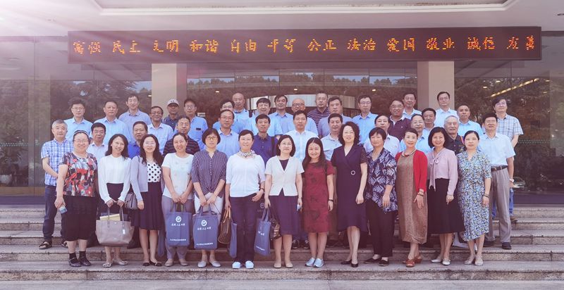 合影_副本.jpg 合影_副本.jpg