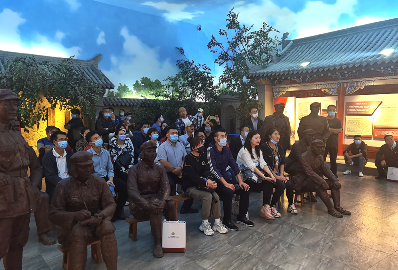 鏂扮ぞ鍛樺煿璁幇鍦烘暀鑲?jpg