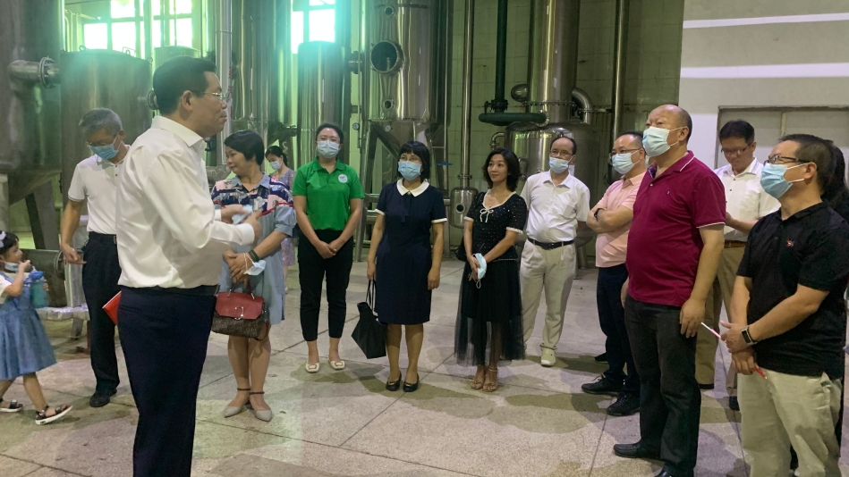 參觀制藥車間.jpg 參觀制藥車間.jpg