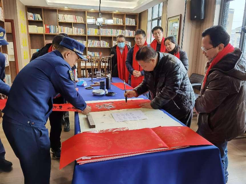 鍥句簩錛氭敮紺炬瘺浣撲功娉曞濮滄灄鑰佸笀姝e湪涓哄し闄墊秷闃叉晳鎻翠漢鍛橀?鏂版槬紲濈銆?png