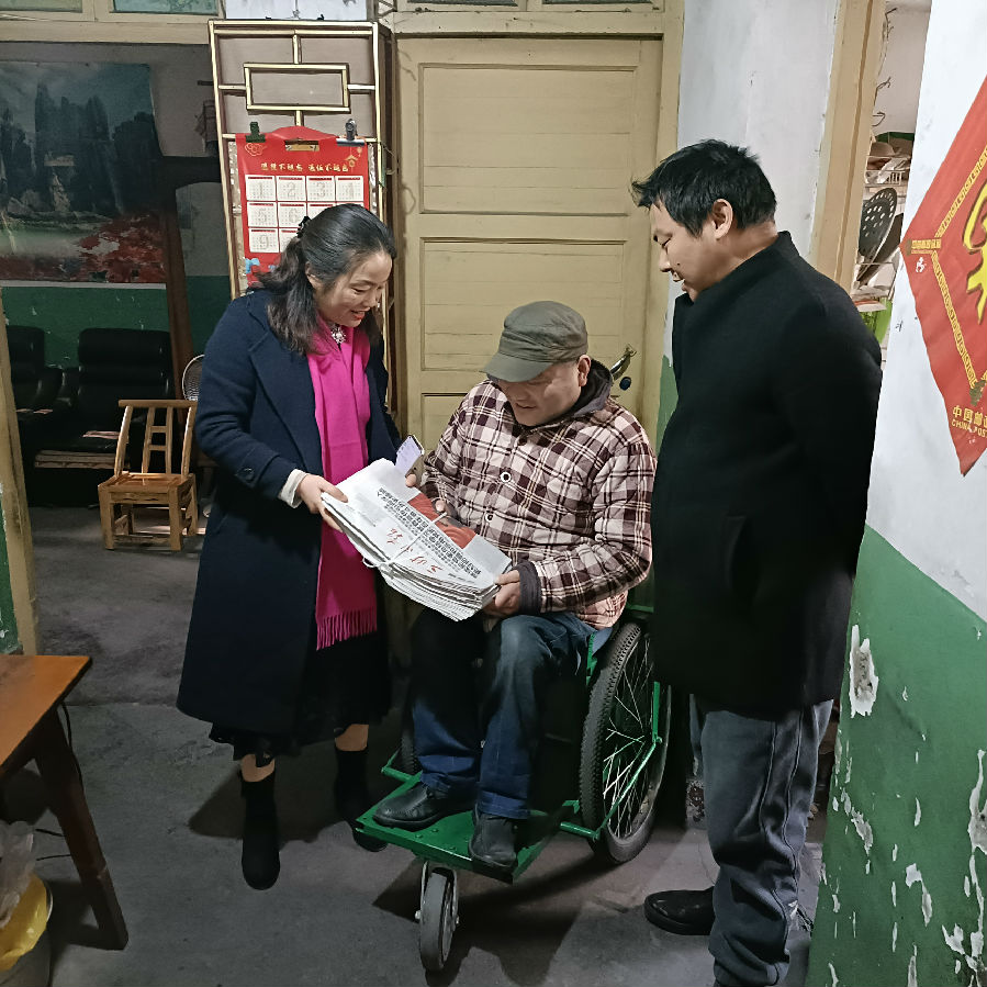 2022騫?鏈?8鏃?涔?jié)涓夊绀句紞瀹跺矖鏀C劇ぞ鍛樺皢鎶ュ垔鏉傚織閫佸埌瀹濆娌寵閬撳疂鑱旂ぞ鍖烘畫鐤句漢鏉庡叺瀹朵腑銆?jpg