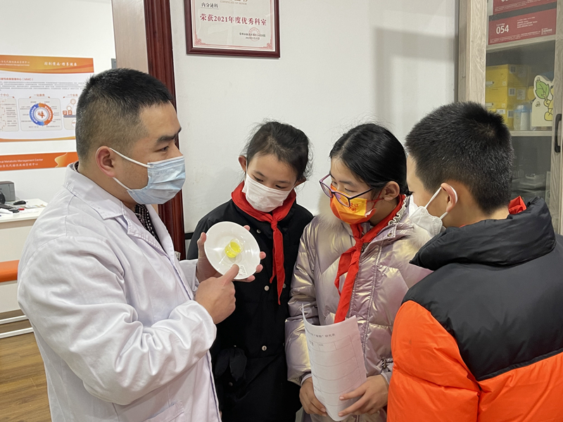 娌堢惏鐞沖甫棰嗘柊鍗庡疄楠屽皬瀛︾殑瀛╁瓙浠仛鐮旂┒鎬у涔?