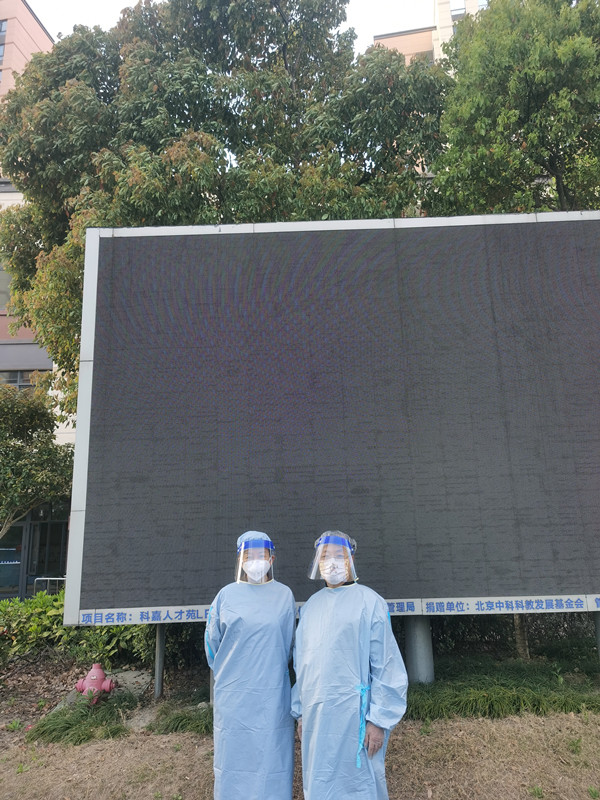 鍥撅細(xì)鍚曞鏁忥紙宸︿竴錛夊湪縐戝槈浜烘墠鑻戝織鎰胯?鏈嶅姟