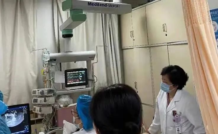 鏋楀緩鍗庢暀鎺堝湪鎶㈡晳鐜板満