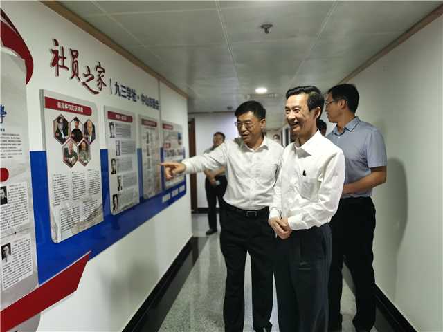 社省委主委張少康一行蒞臨市委會(huì)調(diào)研相片1.jpg 社省委主委張少康一行蒞臨市委會(huì)調(diào)研相片1.jpg