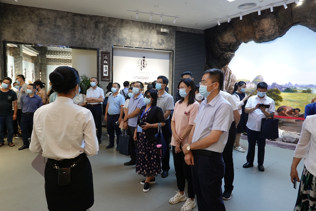 1654821592437418.jpg 6在柳州螺螄粉小鎮(zhèn)開展現(xiàn)場教學.jpg