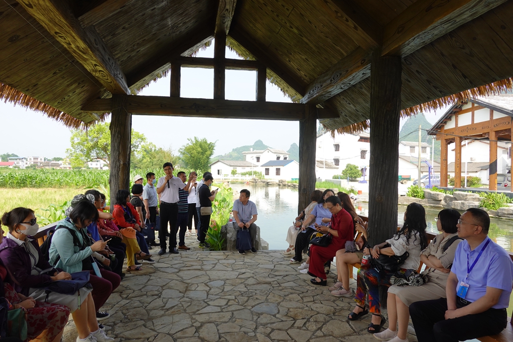 1654821621110587.jpg 7赴鹿寨縣鄉(xiāng)村振興示范屯開展現(xiàn)場教學.jpg