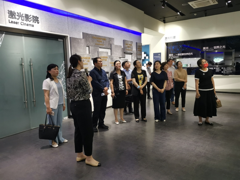 激光1-800.jpg 激光1-800.jpg