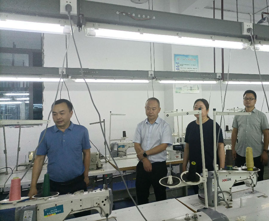 鍦ㄦ部娌充腑絳夎亴涓氬鏍¤皟鐮?