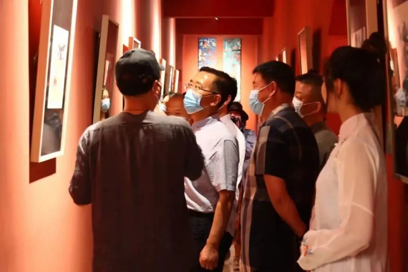 我筆繪我心，浩然戰(zhàn)“疫”情 “春暖花開——徐開君連云港文化主題抗疫系列漫畫展”開幕