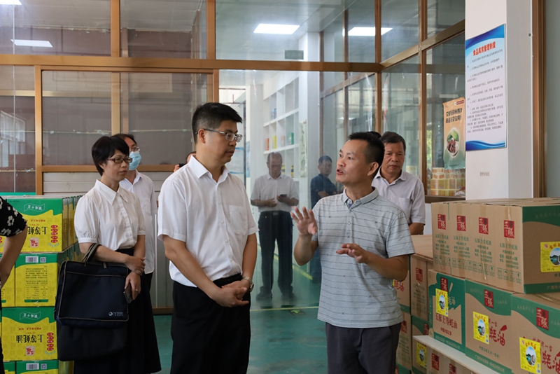 1657871010112523.jpg 陳正理考察高新區(qū)一蠔食品公司.jpg