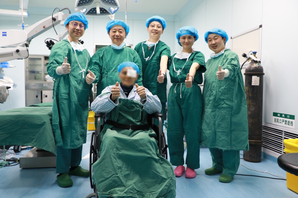 微信圖片_20230309123738-摘口罩-模糊處理.jpg 微信圖片_20230309123738-摘口罩-模糊處理.jpg