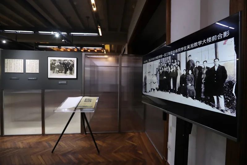 鍖誨鐢熷湪鍚存窞鏁欏澶фゼ鍚堝獎