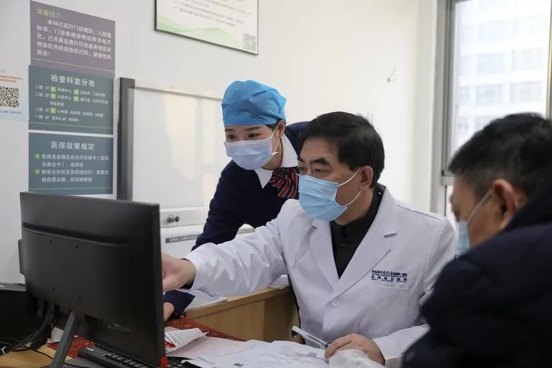 钁涘潎娉㈤櫌澹鍦ㄤ負(fù)鎮(zhèn)h?璇婄枟錛堟柊鍗庣ぞ錛?