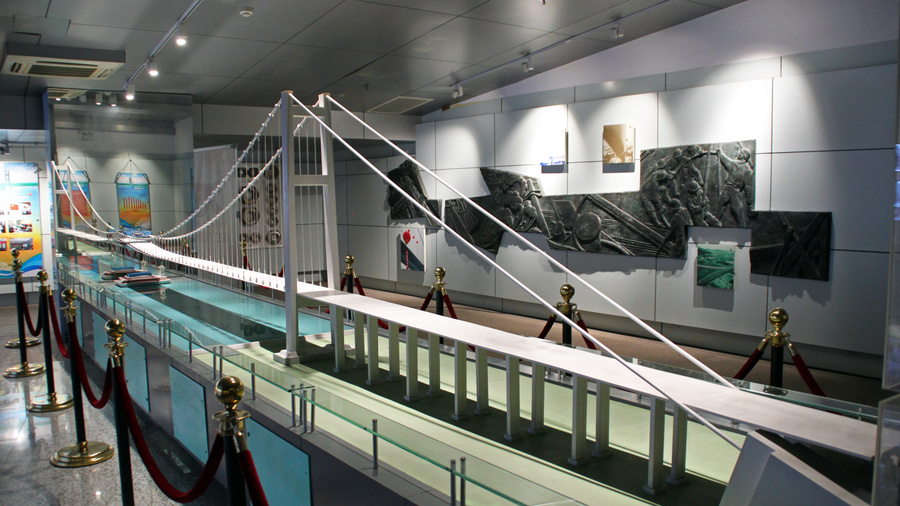 2茅以升紀(jì)念館內(nèi)潤揚(yáng)大橋模型.JPG 2茅以升紀(jì)念館內(nèi)潤揚(yáng)大橋模型.JPG