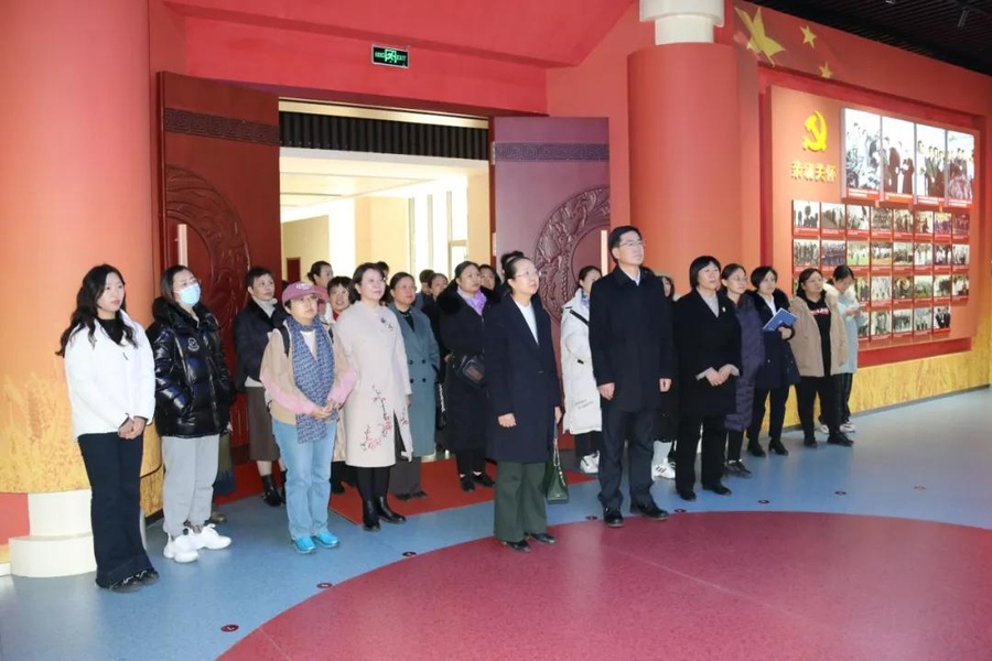 圖 4山東女社員參觀省農(nóng)科院.jpg 圖 4山東女社員參觀省農(nóng)科院.jpg