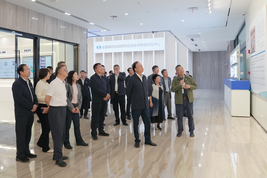 1.4月22日,調研組一行在全國高校先進材料區(qū)域技術轉移轉化中心(江蘇)調研.jpg 1.4月22日,調研組一行在全國高校先進材料區(qū)域技術轉移轉化中心(江蘇)調研.jpg