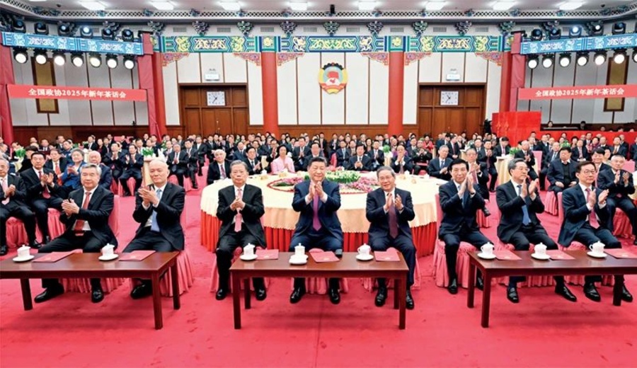 2.2024年12月31日,全國(guó)政協(xié)在北京舉行新年茶話會(huì)。黨和國(guó)家領(lǐng)導(dǎo)人習(xí)近平、李強(qiáng)、趙樂際、王滬寧、蔡奇、丁薛祥、李希、韓正出席茶話會(huì)并觀看演出。 新華社記者 謝環(huán)馳攝.jpg