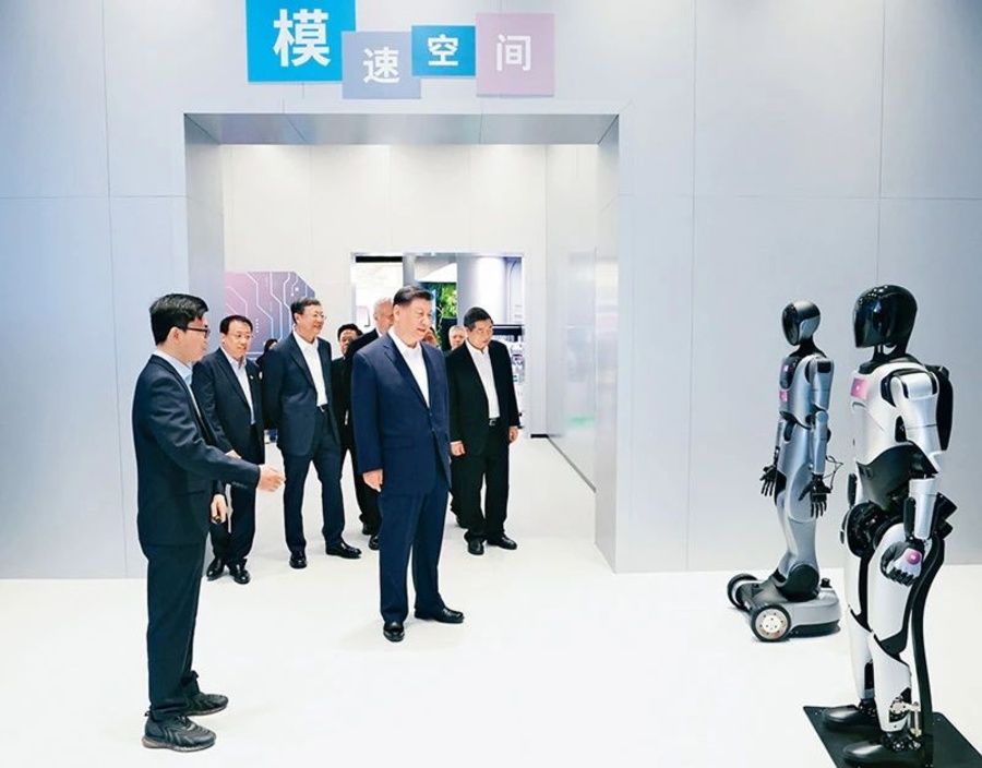 2 2025年4月29日,中共中央總書記、國家主席、中央軍委主席習(xí)近平在上海考察。這是習(xí)近平在位于徐匯區(qū)的上海“模速空間”大模型創(chuàng)新生態(tài)社區(qū),聽取相關(guān)技術(shù)研發(fā)和企業(yè)生產(chǎn)經(jīng)營介紹。 新華社記者 王曄攝.jpg